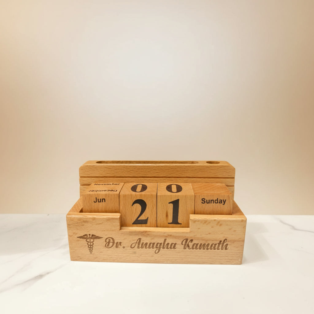 Wooden calender penstand